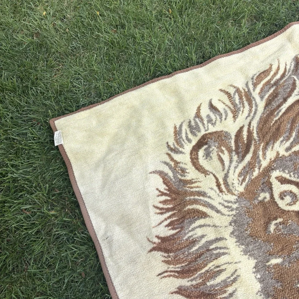 Vintage Lion Blanket Throw Acrylic Crown Crafts Vuteks Brown Reversible 60x80
